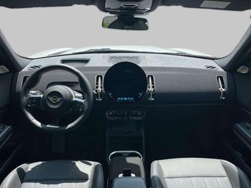 Mini Countryman JCW Electric — photo 11