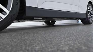 Mini Cooper E Classic — photo 19