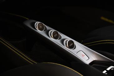 Ferrari F8 Spider — photo 11