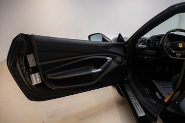 Ferrari F8 Spider — photo 18