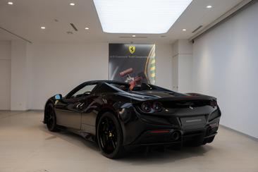 Ferrari F8 Spider — photo 25