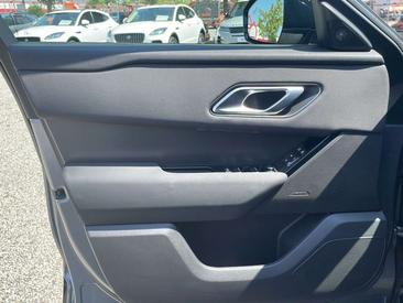 Land Rover Range Rover Velar D300 Dynamic SE — photo 9