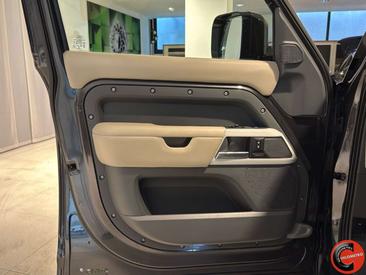 Land Rover Defender 110 X-Dynamic HSE Gancio Traino 3.0D I6 300cv AWD — photo 17