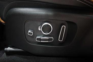 Land Rover Range Rover Velar R-Dynamic HSE 2.0 P400e — photo 26