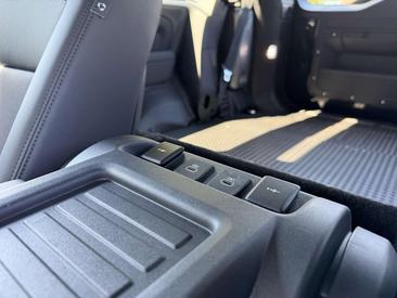 Land Rover Defender 90 D200 SE — photo 10