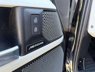 Land Rover Defender 90 D200 SE — photo 16
