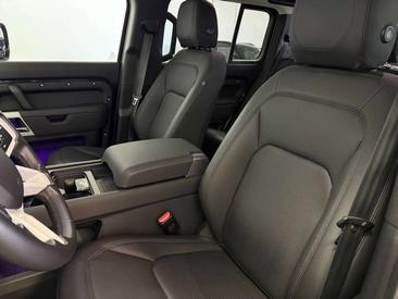 Land Rover Defender 110 X-Dynamic SE 3.0d I6 Mhev — photo 9