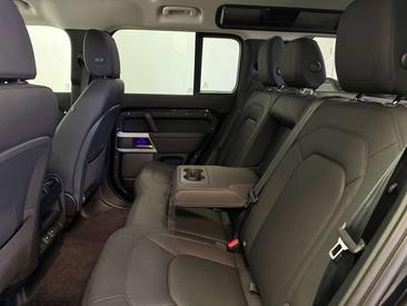 Land Rover Defender 110 X-Dynamic SE 3.0d I6 Mhev — photo 10