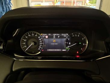Land Rover Range Rover Evoque P300e R-Dynamic HSE — photo 12