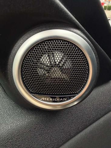 Land Rover Range Rover Evoque P300e R-Dynamic HSE — photo 13