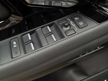Land Rover Range Rover Evoque P300e R-Dynamic HSE — photo 14