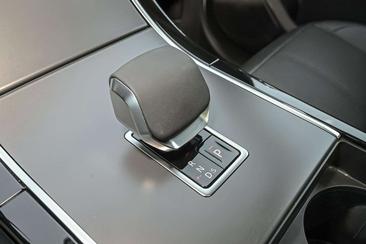 Land Rover Range Rover Velar Dynamic SE P400e — photo 11