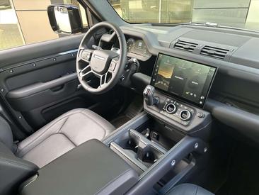 Land Rover Defender X-Dynamic HSE Edition P300e PHEV — photo 5