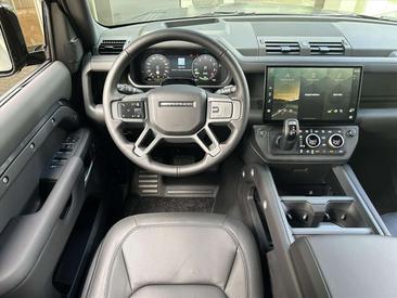 Land Rover Defender X-Dynamic HSE Edition P300e PHEV — photo 6