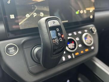 Land Rover Defender X-Dynamic HSE Edition P300e PHEV — photo 9