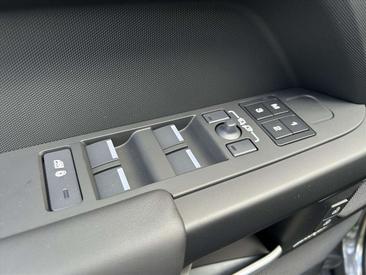 Land Rover Defender X-Dynamic HSE Edition P300e PHEV — photo 10