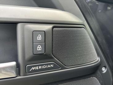 Land Rover Defender X-Dynamic HSE Edition P300e PHEV — photo 11