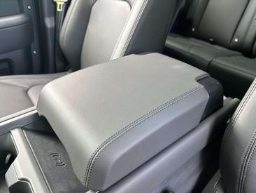 Land Rover Defender X-Dynamic HSE Edition P300e PHEV — photo 13