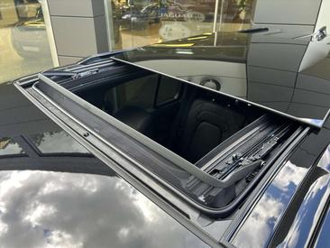 Land Rover Defender X-Dynamic HSE Edition P300e PHEV — photo 17