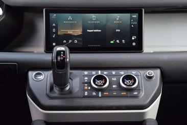 Land Rover Defender 110 HSE P400e — photo 9