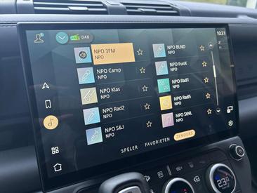 Land Rover Defender X-Dynamic HSE Edition P300e PHEV — photo 22