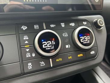 Land Rover Defender X-Dynamic HSE Edition P300e PHEV — photo 26
