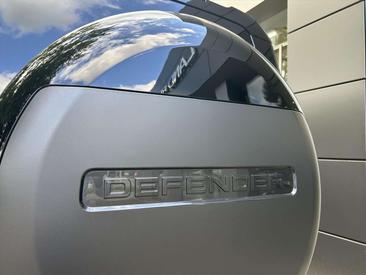 Land Rover Defender X-Dynamic HSE Edition P300e PHEV — photo 37