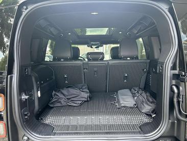 Land Rover Defender X-Dynamic HSE Edition P300e PHEV — photo 38