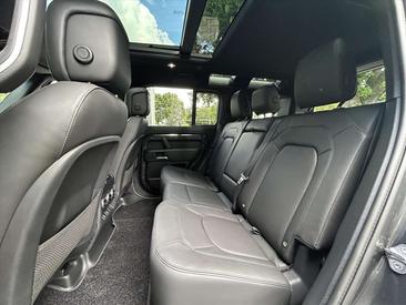 Land Rover Defender X-Dynamic HSE Edition P300e PHEV — photo 40