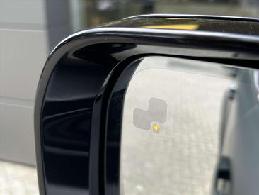 Land Rover Defender X-Dynamic HSE Edition P300e PHEV — photo 41