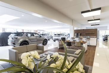 Land Rover Defender X-Dynamic HSE Edition P300e PHEV — photo 43