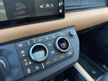 Land Rover Defender 90 P400 X — photo 11
