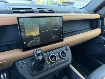 Land Rover Defender 90 P400 X — photo 12