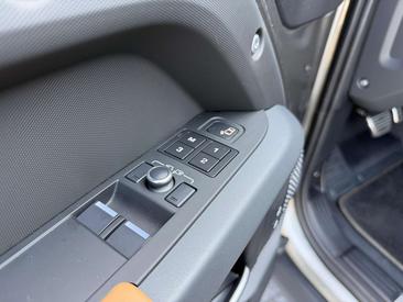 Land Rover Defender 90 P400 X — photo 18