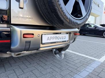 Land Rover Defender 90 P400 X — photo 25
