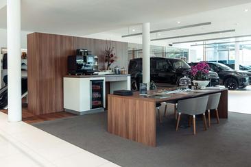 Land Rover Range Rover P550e Autobiography PHEV — photo 30