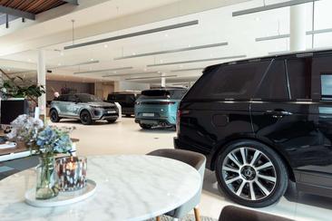 Land Rover Range Rover P550e Autobiography PHEV — photo 32