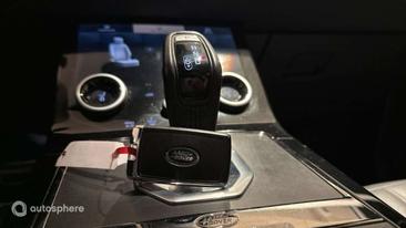 Land Rover Range Rover Evoque P300e R-Dynamic SE — photo 16