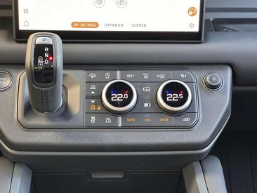 Land Rover Defender 110 D250 X-Dynamic SE AWD Auto. 25.5MY Lichte Vrac Noir — photo 23