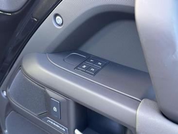 Land Rover Defender 110 D250 X-Dynamic SE AWD Auto. 25.5MY Lichte Vrac Noir — photo 25
