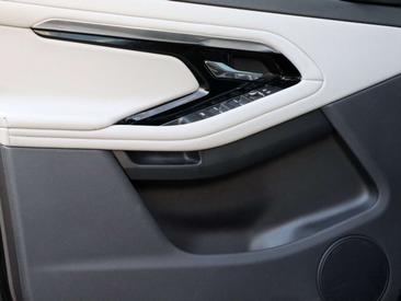 Land Rover Range Rover Evoque 2.0D I4 MHEV R-Dynamic S AWD Aut. 163 — photo 19