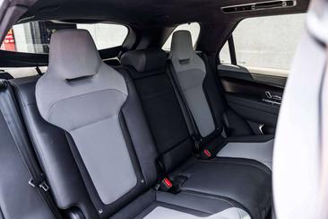 Land Rover Range Rover Sport SV Edition One — photo 17
