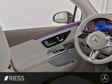 Mercedes EQE 300 — photo 8