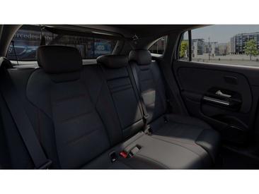 Mercedes EQA 250 Night Edition — photo 10