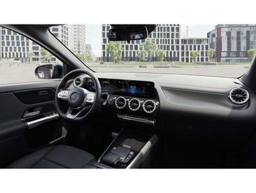 Mercedes EQA 250 Night Edition — photo 11