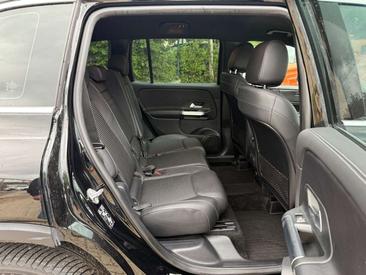 Mercedes GLB 200 — photo 9