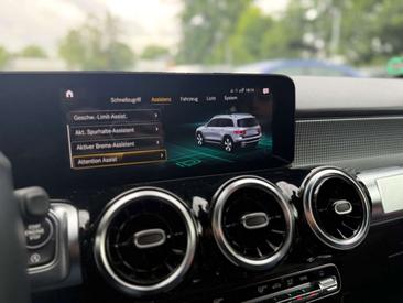 Mercedes GLB 200 — photo 21