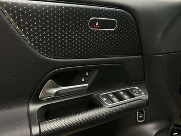 Mercedes GLA 200 — photo 10