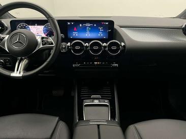 Mercedes GLA 200 — photo 13