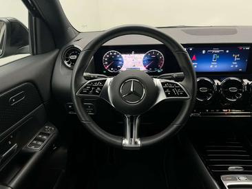 Mercedes GLA 200 — photo 14